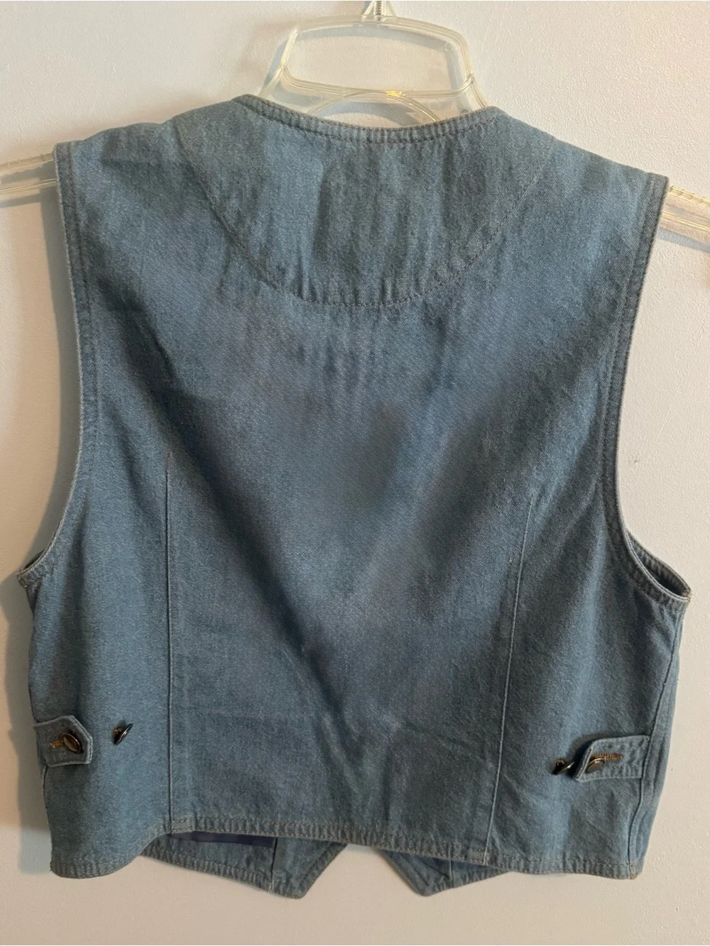 Liz Claiborne Light Wash Embroidered Denim Vest with Floral Accents. Size P - Picture 3 of 3
